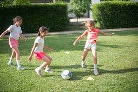 巴萨前高管：皇马就像校霸，只敢狂扁小朋友，碰到强的就缩了